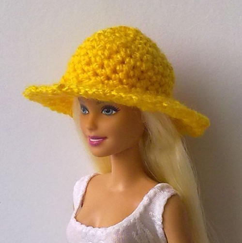 Oblečky pro Barbie - klobouček — foto 1