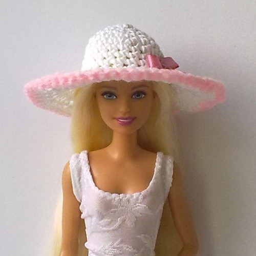 Oblečky pro Barbie - klobouček — foto 1