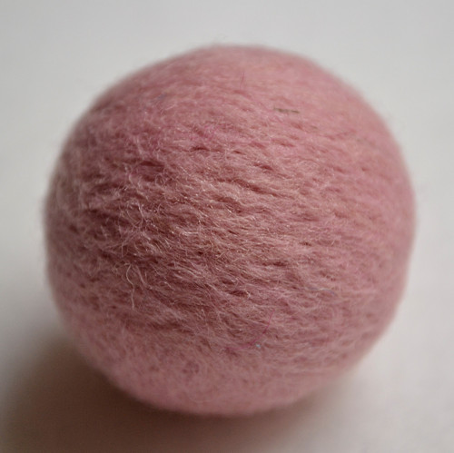 Plstěná kulička MERINO - růžová jasná (Ø4cm)