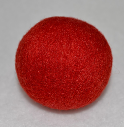 Plstěná kulička MERINO - červená (Ø4cm)