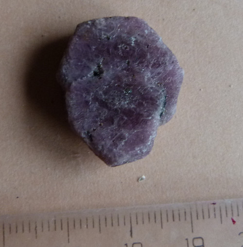 Rubín krystal surový - 2,4 cm
