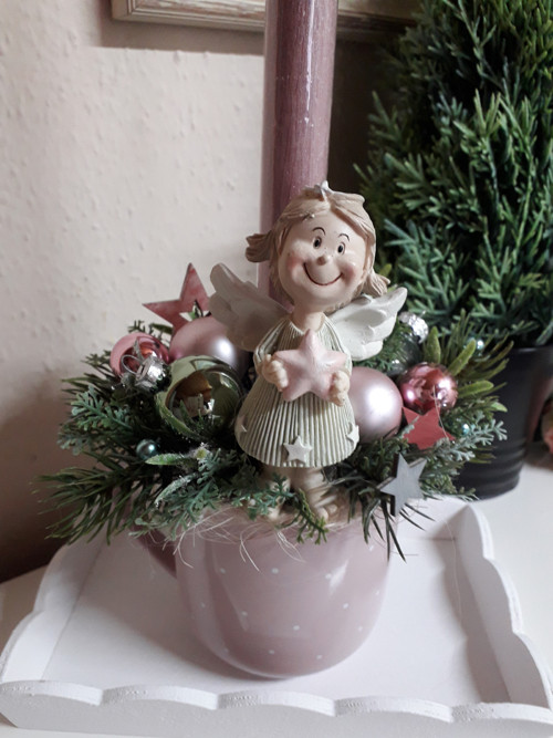 Vánoční svícen na dřevěném tácku — foto 1