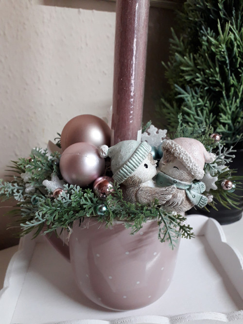 Vánoční svícen na dřevěném tácku — foto 1