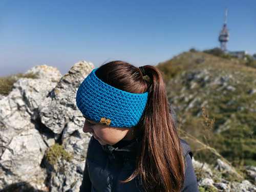 Tyrkysová háčkovaná merino čelenka — foto 1
