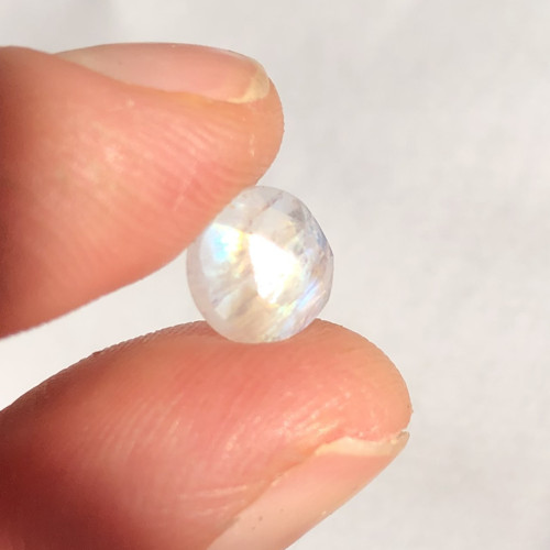 AA Mesačný kameň brúsený kabošon kruh / 8mm