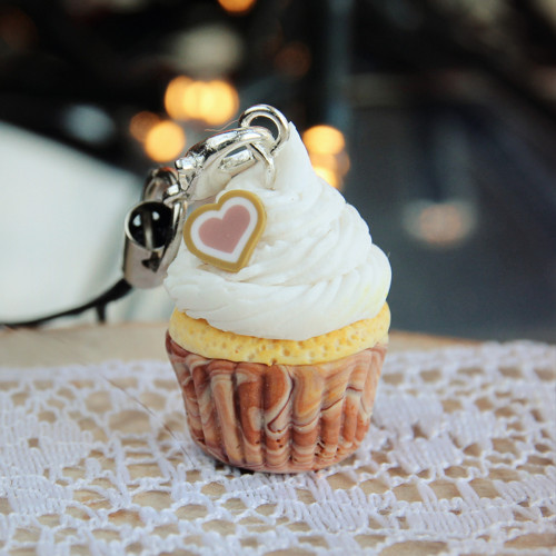Cupcake se srdíčkem (přívěsek) — foto 1