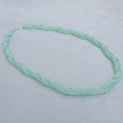 Šitý náhrdelník Soft Mint