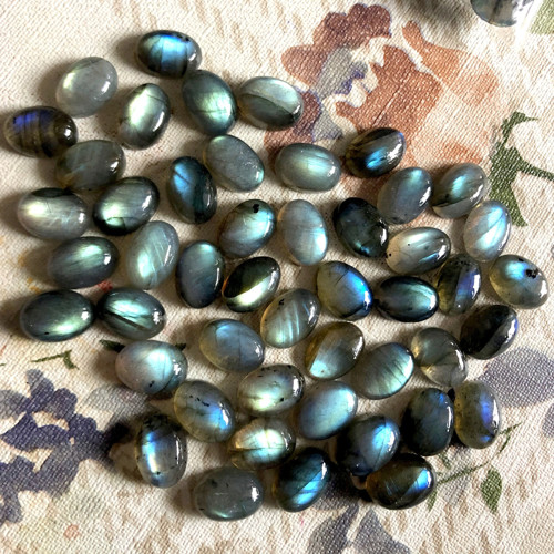 Labradorit kabošon ovál / 14x10 mm