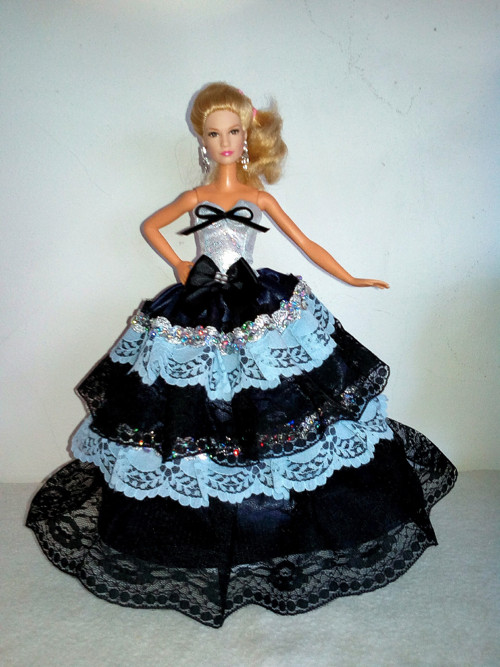 Šaty pro Barbie — foto 1