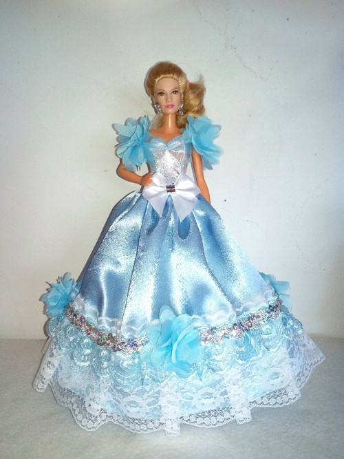 Šaty pro Barbie — foto 1