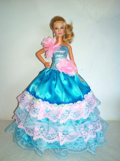 Šaty pro Barbie — foto 1