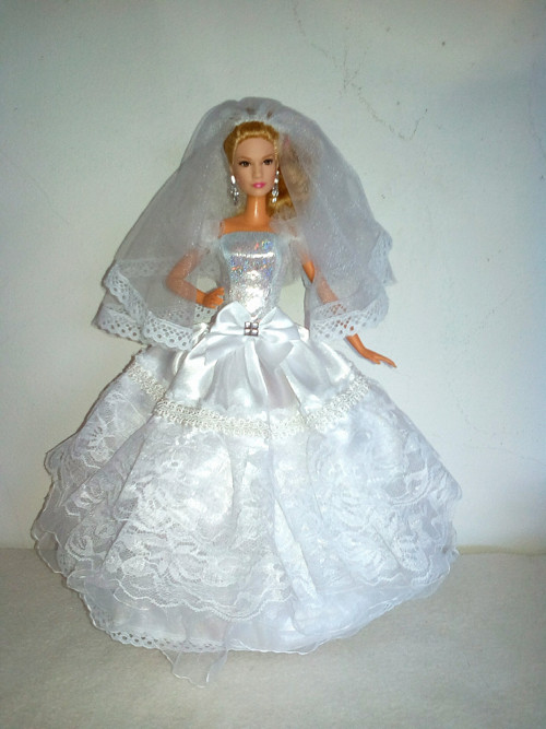 Šaty pro Barbie — foto 1