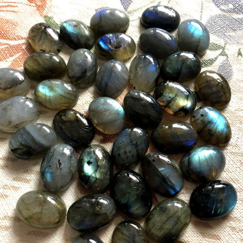 Labradorit kabošon ovál / 18x13 mm — foto 1