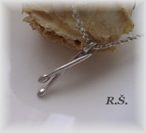 ŠTĚTCE ... přívěsek cca 16 x 4 mm