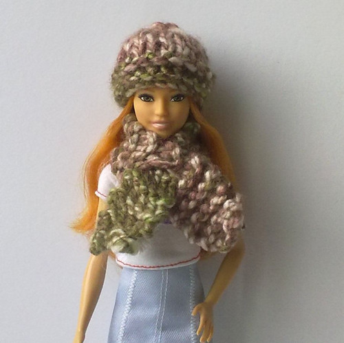 Oblečky pro Barbie - čepice, šála — foto 1