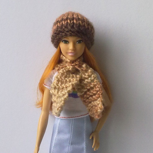Oblečky pro Barbie - čepice, šála — foto 1