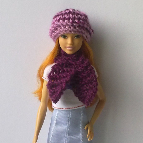 Oblečky pro Barbie - čepice, šála — foto 1