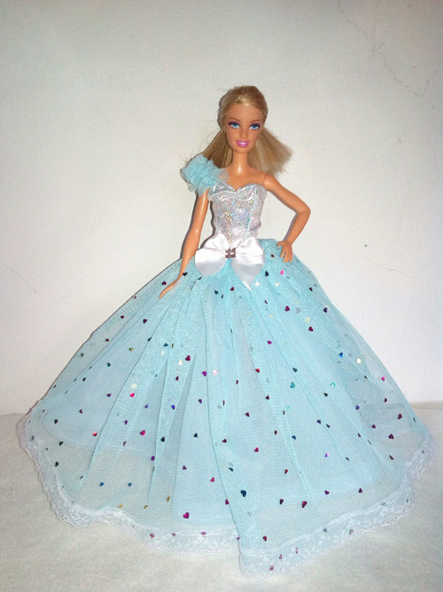 Šaty pro Barbie — foto 1