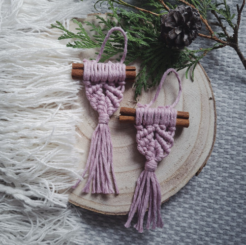Macramé Vánoce - skořicová ozdoba starorůžová