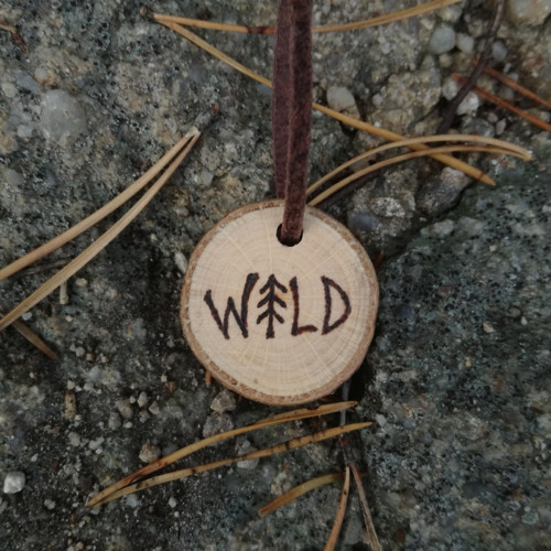 Klíčenka s nápisem WILD