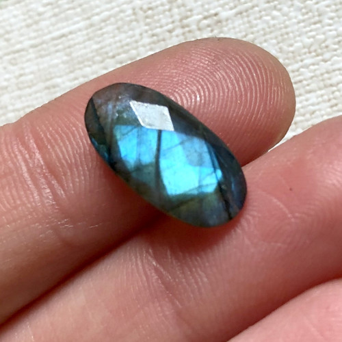 Labradorit kabošon brioletka ovál / 16x8mm (č.1)