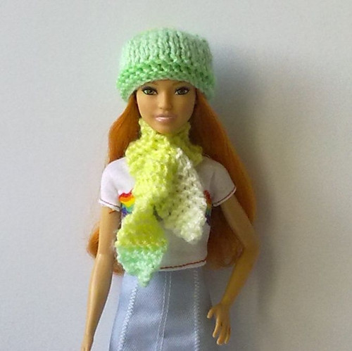 Oblečky pro Barbie - čepice, šála — foto 1