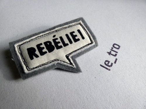 Brož REBÉLIE! — foto 1