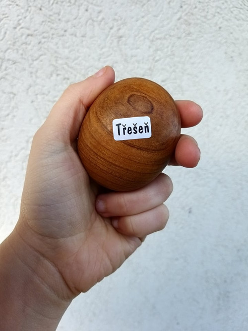 Třešňový valounek do ruky