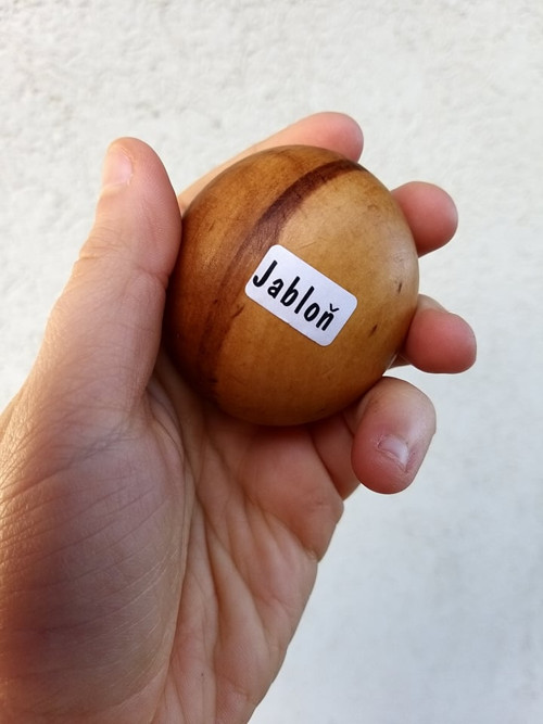 Jabloňový valounek do ruky - dvoubarevný