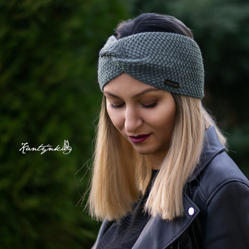 Překřížená v šedé.. (čelenka) — foto 1