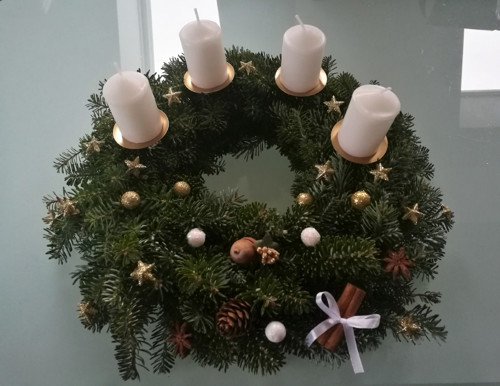Adventní věneček v barvě na přání