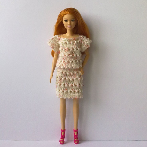 Oblečky pro Barbie - triko, sukně — foto 1