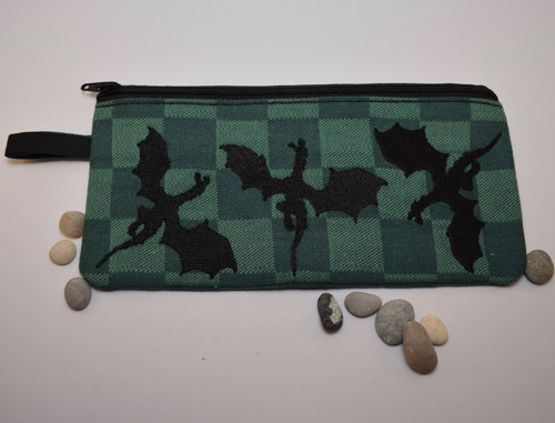 PencilCase s letícími Draky — foto 1