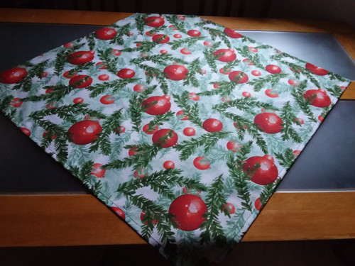 Ubrus červené baňky
