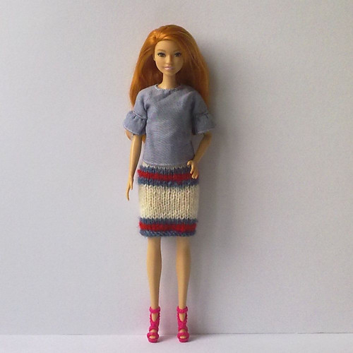 Oblečky pro Barbie - triko, sukně — foto 1