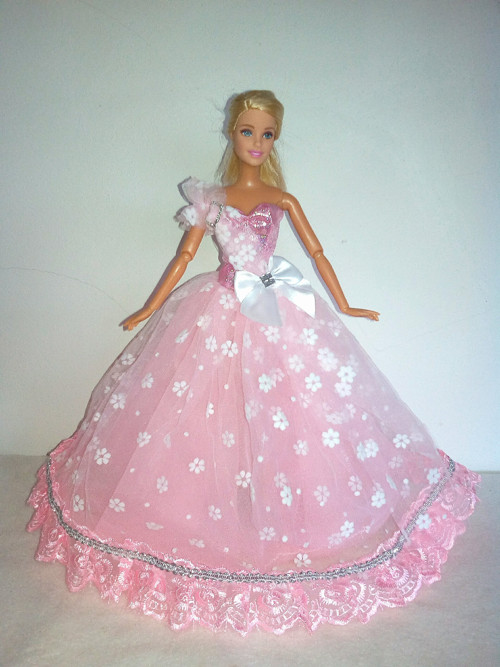 Šaty pro Barbie — foto 1