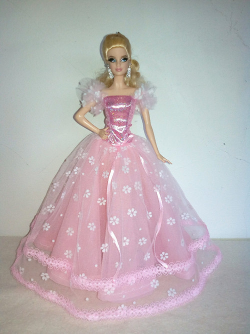 Šaty pro Barbie — foto 1