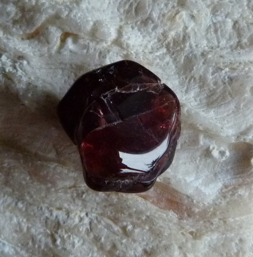 Granát - rubeit - 1,5 cm — foto 1