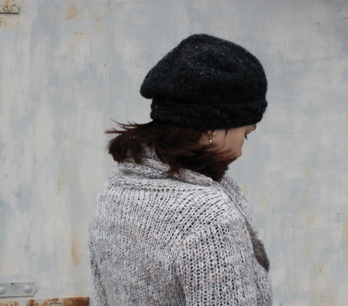 Baret - trocha luxusu v černé — foto 1