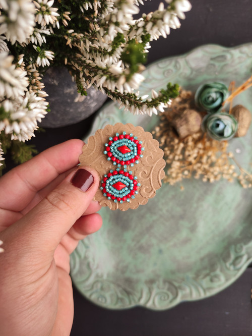 Turquoise&red baldachins - vyšívané puzety