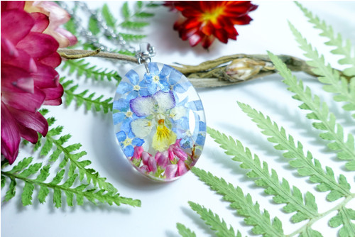 Náhrdelník s divokou maceškou — foto 1