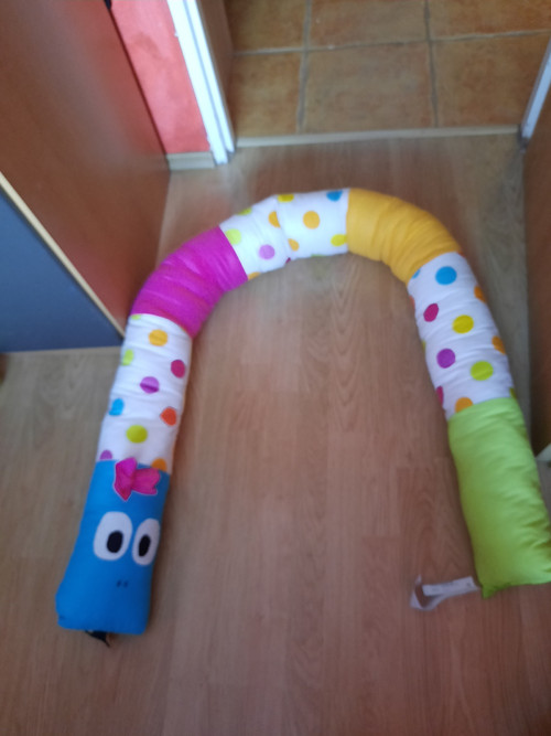Had dlouhý polštář cca 200x40cm obvod kolečka