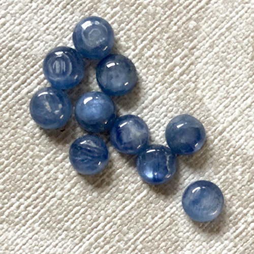 Kyanit kabošon kruh 6mm