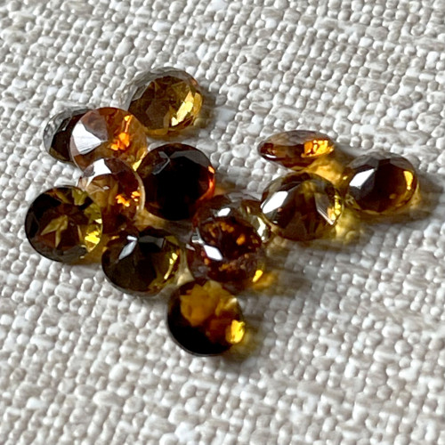Turmalín broušený kruh / 4mm (Medený turmalín)