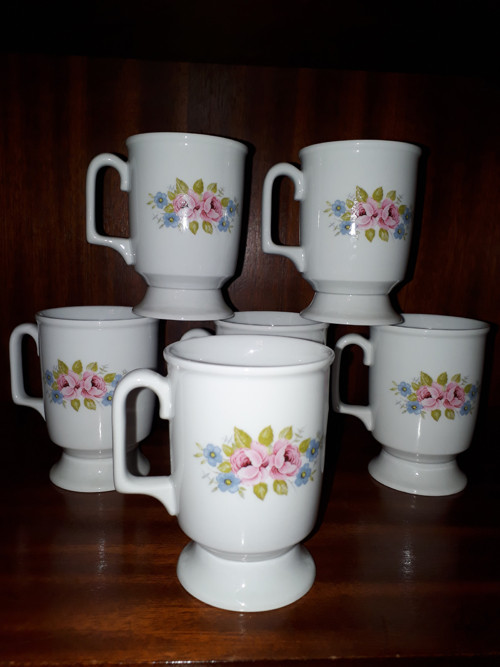 Retro porcelánový hrníček...