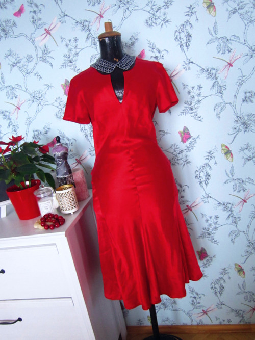 Šaty fatal red, 100% hedvábí — foto 1