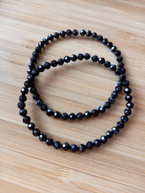 Černý náramek fazetovaný spinel