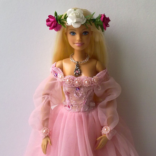 Květinový věnec pro Barbie — foto 1