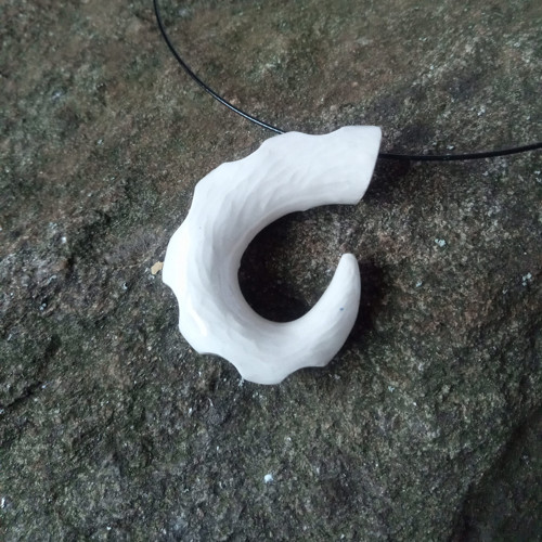 Porcelánový přívěsek — foto 1