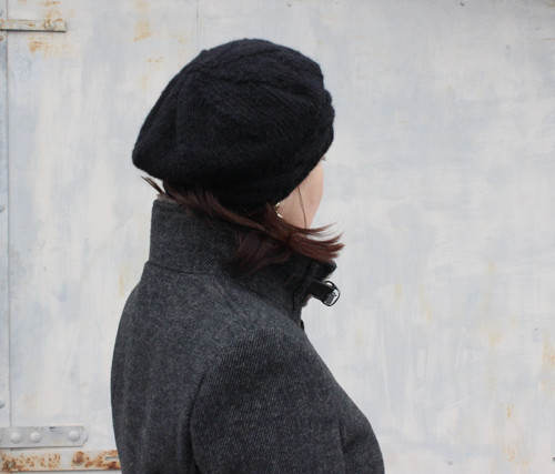 Baret Trocha luxusu v černé — foto 1